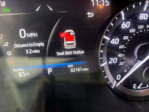 Used 2021 Toyota Highlander XLE AWD/4WD image 11