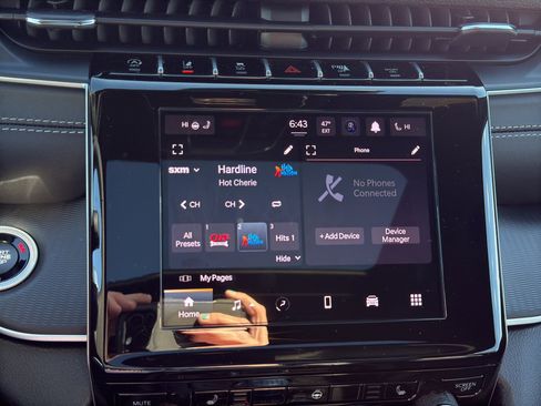 New 2025 Jeep Grand Cherokee Altitude image 17