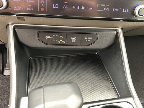Used 2025 Kia Carnival FWD image 20