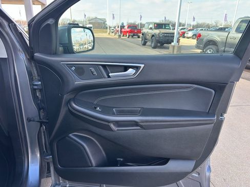 Used 2022 Ford Edge Titanium image 28