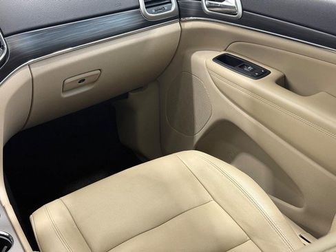 Used 2019 Jeep Grand Cherokee Limited w/ Trailer Tow Group IV image 13