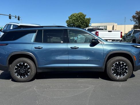 Used 2025 Chevrolet Traverse Z71 image 4