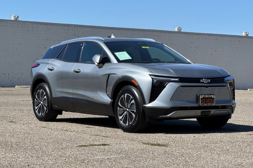 Used 2025 Chevrolet Blazer EV LT FWD image 2