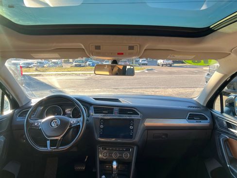Used 2018 Volkswagen Tiguan SE w/ Panoramic Sunroof Package FWD image 10