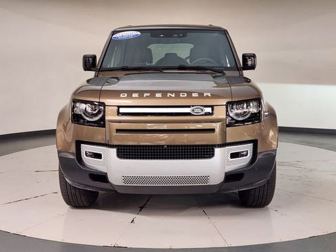 Used 2025 Land Rover Defender 110 S image 9