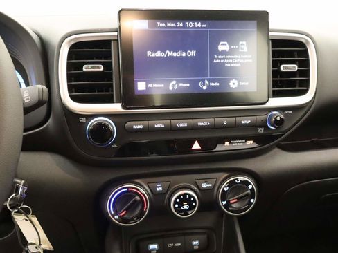 Used 2025 Hyundai Venue SE image 10