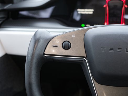 Used 2021 Tesla Model S Plaid image 17