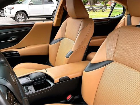 Used 2022 Lexus ES 350 w/ Premium Package FWD image 8