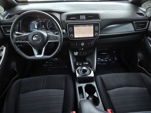 Used 2022 Nissan Leaf SV image 14