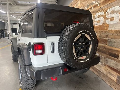 Used 2022 Jeep Wrangler Rubicon w/ Cold Weather Group AWD/4WD image 15