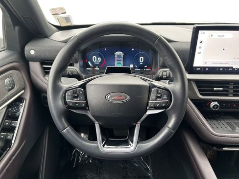 Used 2025 Ford Explorer Platinum image 13