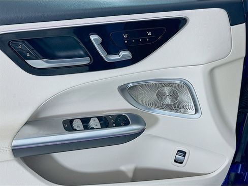 Used 2025 Mercedes-Benz C 300 Sedan image 19