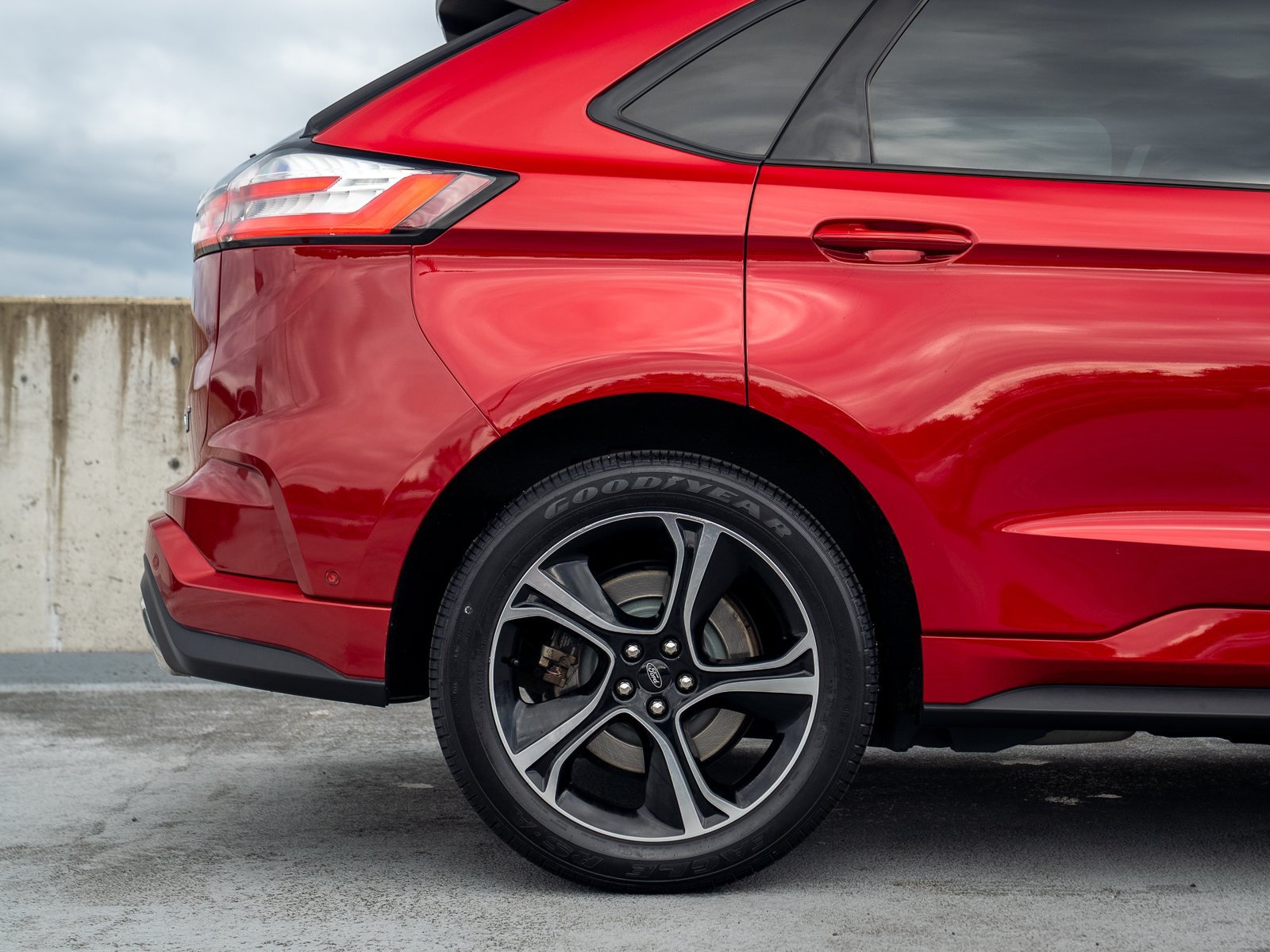 Used 2020 Ford Edge ST w/ Equipment Group 401A AWD/4WD image 14
