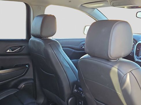 Used 2023 GMC Acadia SLT image 16