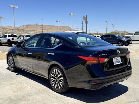 Used 2024 Nissan Altima 2.5 SV FWD image 4