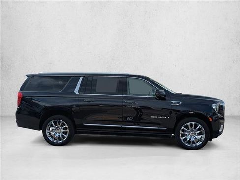 Used 2022 GMC Yukon XL Denali AWD/4WD image 4