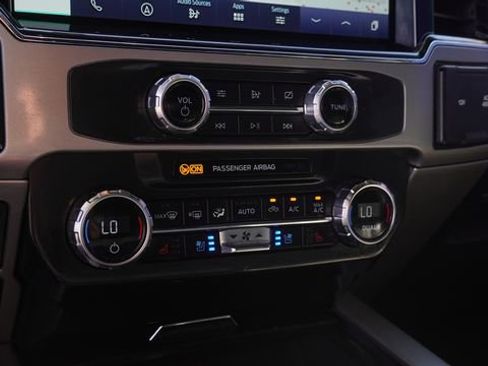 Used 2022 Ford F250 Lariat w/ Lariat Ultimate Package AWD/4WD image 23