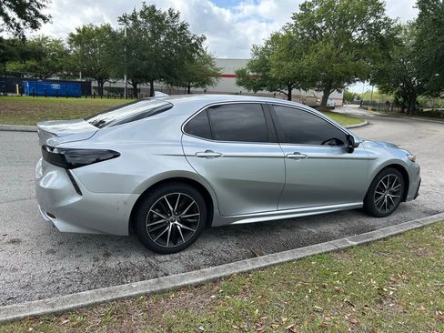 Used 2021 Toyota Camry SE image 5