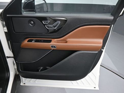 Used 2022 Lincoln Aviator Reserve w/ Equipment Group 201A RWD image 12