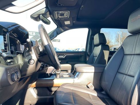 Used 2024 Chevrolet Silverado 1500 High Country w/ Technology Package image 9