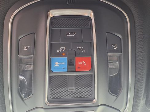 Used 2025 Jeep Grand Cherokee Altitude RWD image 8