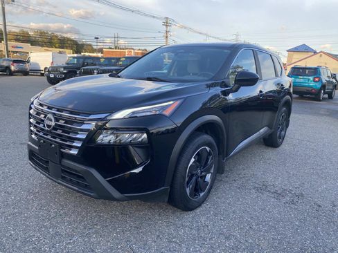 Used 2024 Nissan Rogue SV image 10