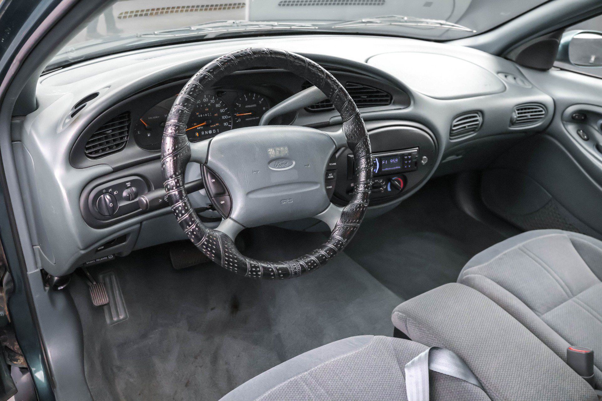 Used 1997 Ford Taurus GL FWD image 9