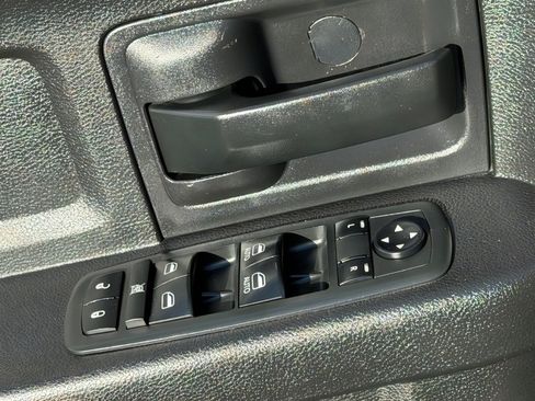 Used 2018 RAM 2500 Tradesman w/ Chrome Appearance Group image 22