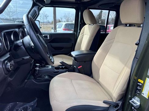 Used 2022 Jeep Gladiator Sport image 14