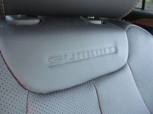Used 2023 Jeep Grand Cherokee Summit AWD/4WD image 9