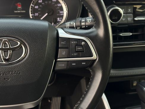 Used 2023 Toyota Highlander LE image 17