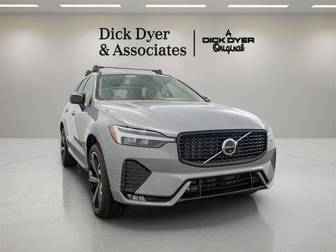 New 2025 Volvo XC60 B5 Ultra w/ Climate Package image 12