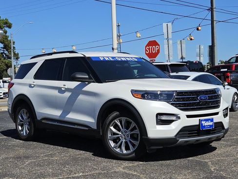 Used 2020 Ford Explorer XLT w/ Equipment Group 202A image 2