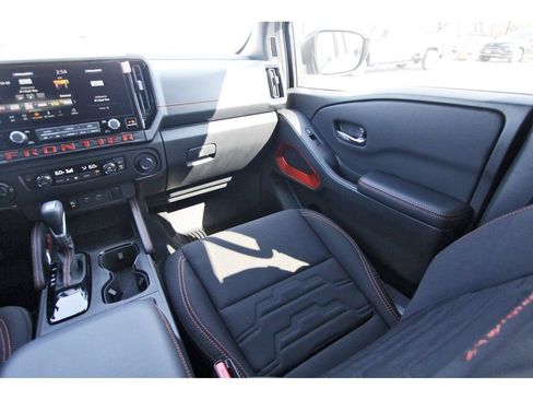 Used 2025 Nissan Frontier PRO-4X w/ Tow Package image 12