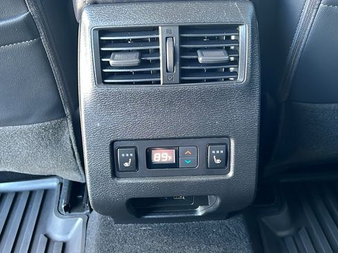 Used 2024 Mitsubishi Outlander SEL image 15