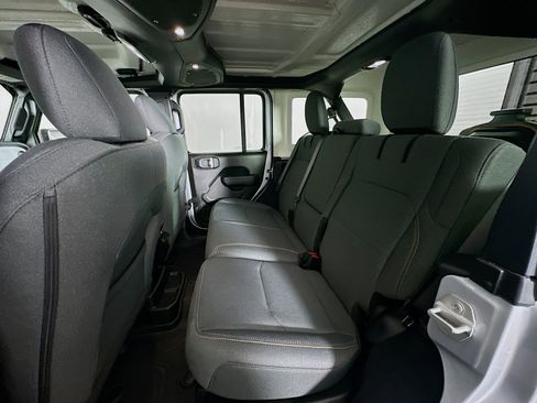 Used 2024 Jeep Wrangler Willys image 27