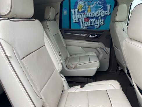 Used 2021 GMC Yukon XL Denali w/ Denali Premium Package image 15