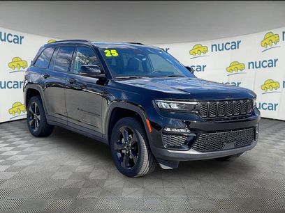 Used 2025 Jeep Grand Cherokee Limited w/ Black Appearance Package