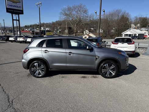 Used 2025 Mitsubishi Outlander Sport ES image 2