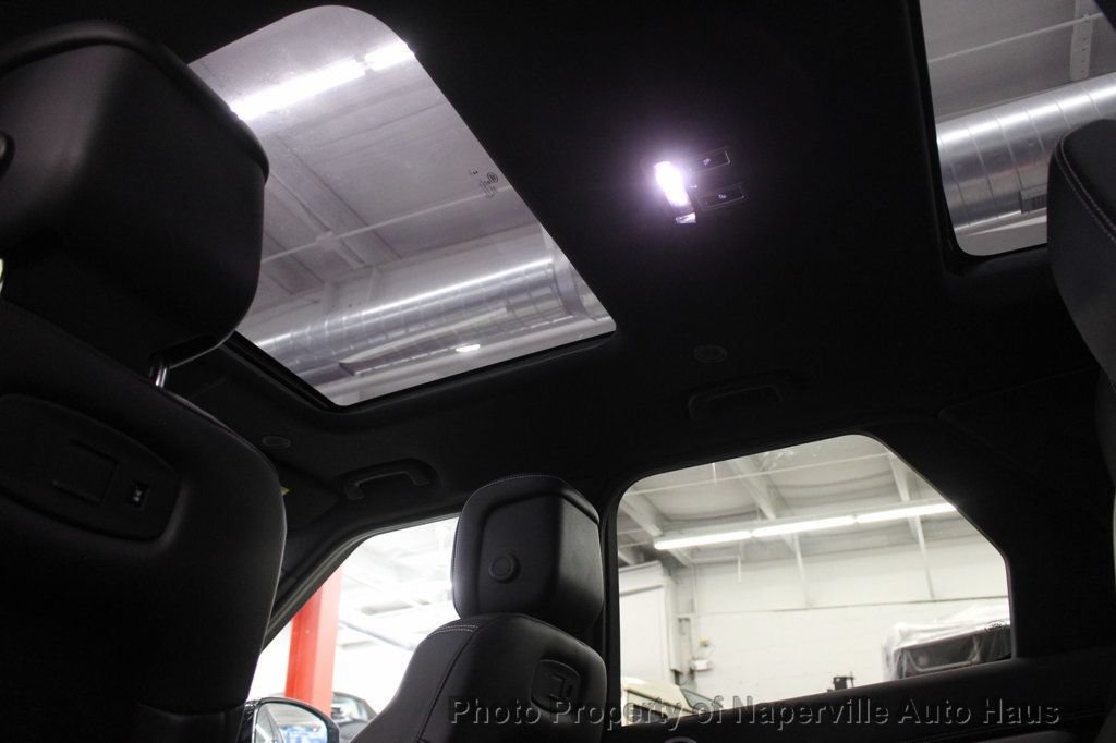 Used 2025 Land Rover Discovery Dynamic SE AWD/4WD image 30