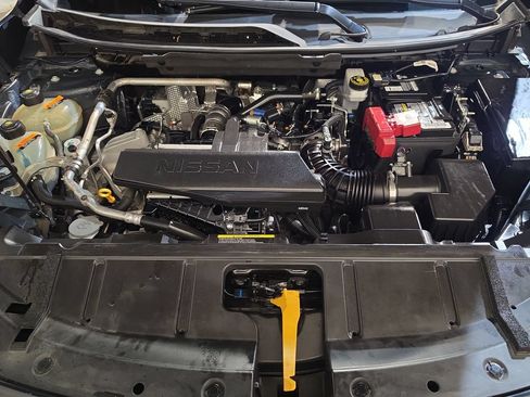 Used 2024 Nissan Rogue S FWD image 17