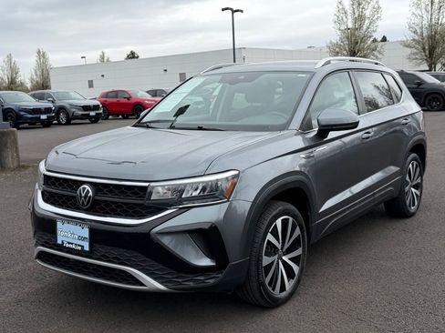 Used 2024 Volkswagen Taos SE image 4