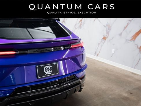 Used 2023 Lamborghini Urus Performante AWD/4WD image 28