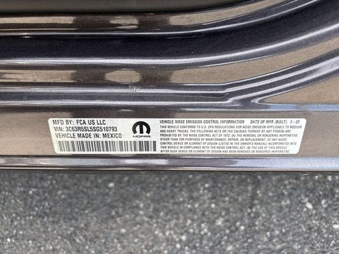 Used 2025 RAM 2500 Limited AWD/4WD image 30