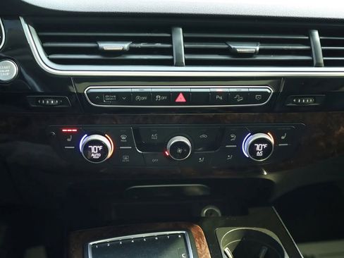 Used 2018 Audi Q7 3.0T Premium Plus w/ Premium Plus Package image 26