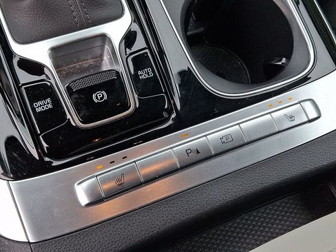 Certified 2024 Kia Carnival EX FWD image 26
