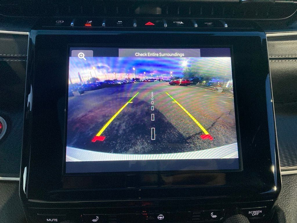 Used 2024 Jeep Grand Cherokee Altitude RWD image 25