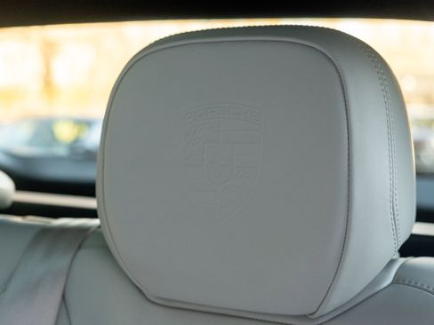 Certified 2023 Porsche Cayenne Platinum Edition image 37