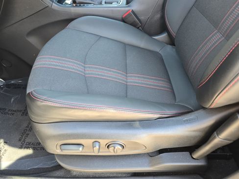 Used 2023 Chevrolet Equinox RS image 30