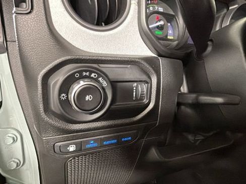 Used 2024 Jeep Wrangler Unlimited w/ Convenience Group AWD/4WD image 19